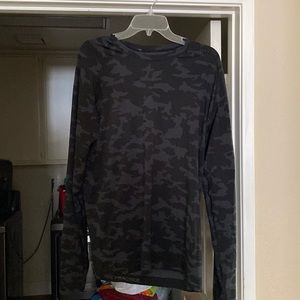LULULEMON BLACK CAMO METAL VENT TECH 2.0 LONG SLEEVE SHIRT SIZE: L